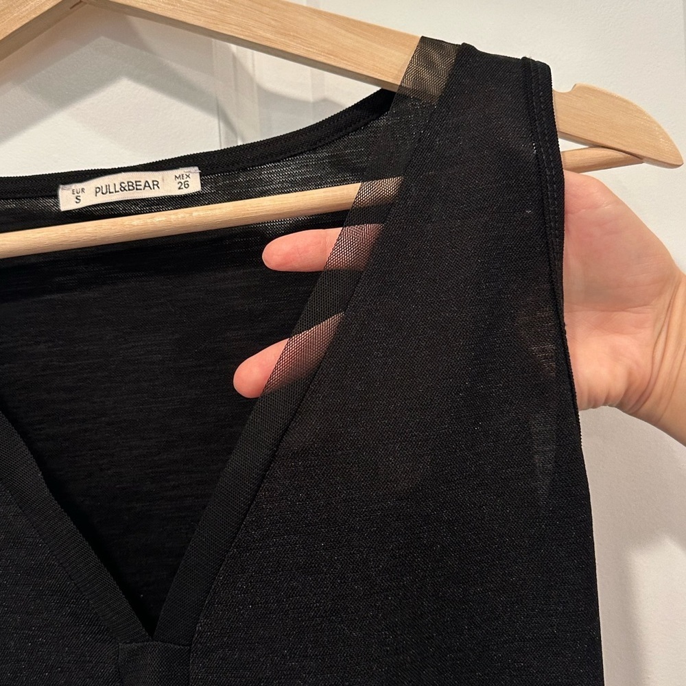 Pull&Bear Tank Top V Neck - Picture 2 of 2